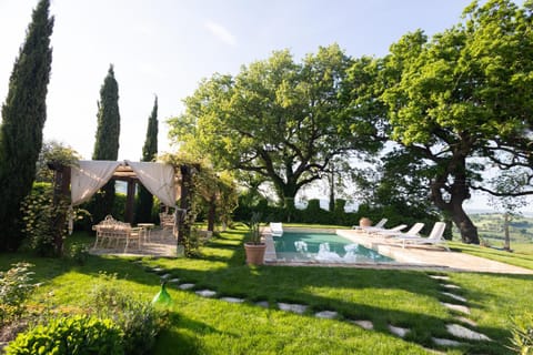 Ca' le cerque, villa surrounded by the Marche nature House in Marche