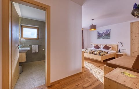 Bed, Bathroom, Photo of the whole room, Seating area, Bedroom, towels