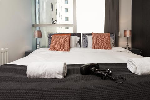 2 Bedroom 2 Bathroom Apartment in Central Milton Keynes with Free Parking and Smart TV - Contractors, Relocation, Business Travellers Apartment in Milton Keynes