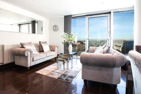 2 Bedroom 2 Bathroom Apartment in Central Milton Keynes with Free Parking and Smart TV - Contractors, Relocation, Business Travellers Apartment in Milton Keynes