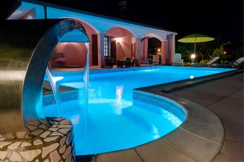 Swimming pool, Swimming pool