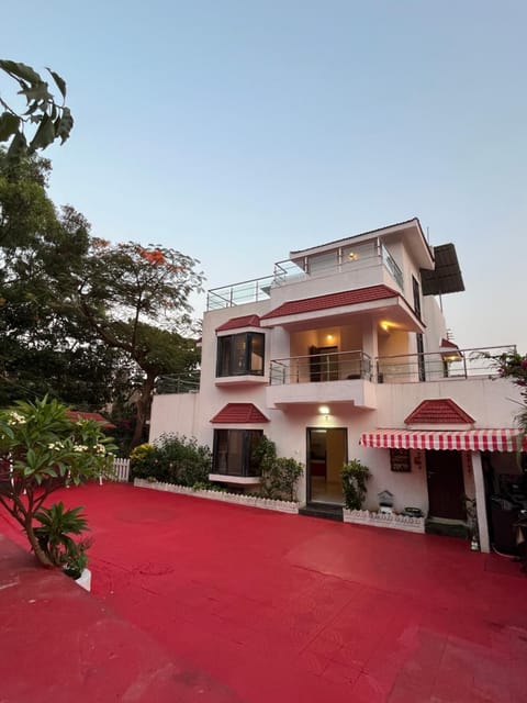 Facade/entrance, Parking