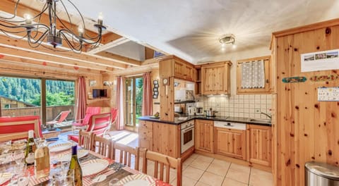 Résidence Les Soldanelles - Chalets pour 10 Personnes MAE-2760 Chalet in Champagny-en-Vanoise