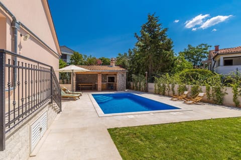 Patio, BBQ facilities, Balcony/Terrace, Seating area, Swimming pool