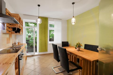Kitchen or kitchenette, Seating area, Dining area