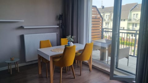 Balcony/Terrace, Living room, Dining area, internet