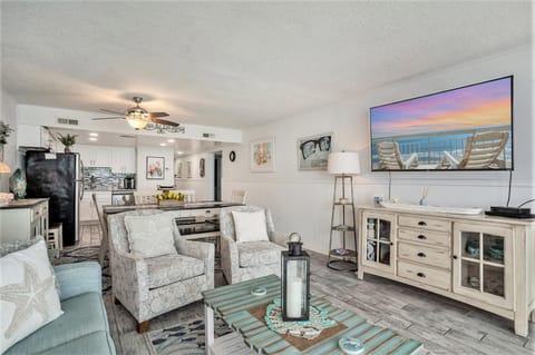 1201 Waters Edge Resort Apartment in Garden City