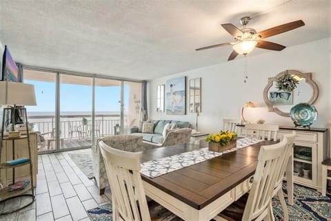 1201 Waters Edge Resort Apartment in Garden City