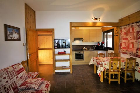 Chalet De La Tour - entièrement rénové et confortable MAE-3503 Apartment in Tignes