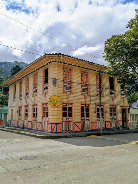 Shower, Property building, Facade/entrance, Day, Natural landscape, Hiking, Guests, Landmark view, Mountain view, Shopping Area, Breakfast, Quiet street view, laundry, washing machine, dryer