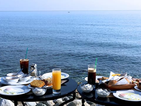Food and drinks, Sea view, Breakfast