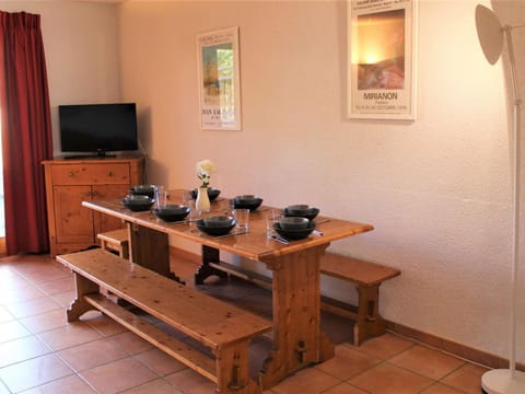 Triplex familial 10 pers, proche pistes et commerces, Vars Les Claux - FR-1-330B-139 Apartment in Piedmont