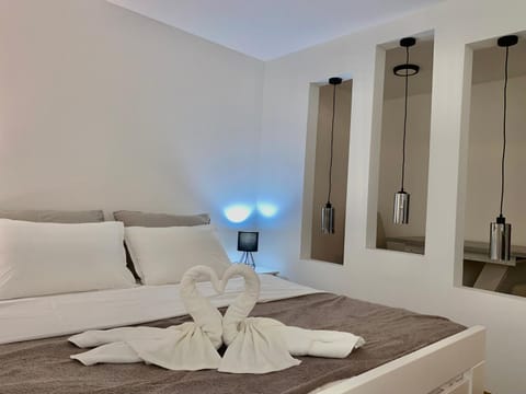 Bed, Bedroom, towels