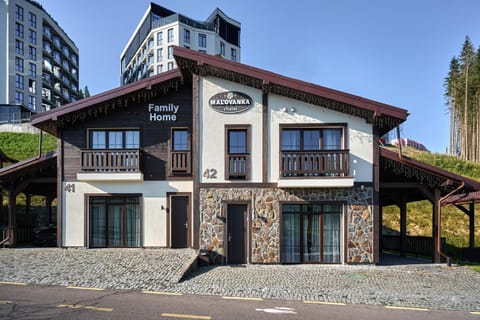 Property building, Facade/entrance, On site