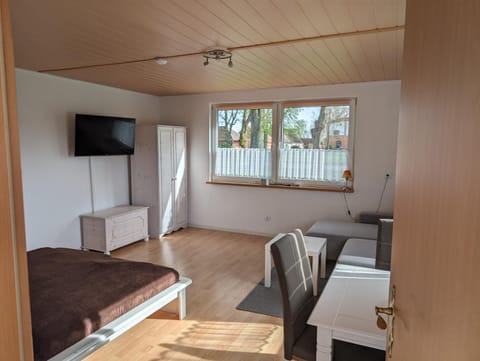 TV and multimedia, Living room, Dining area, Bedroom