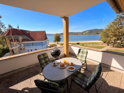 Day, Balcony/Terrace, Seating area, Lake view