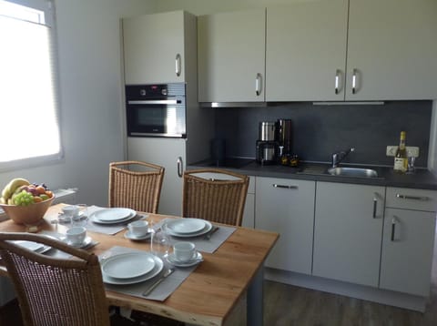 Dining area, kitchen