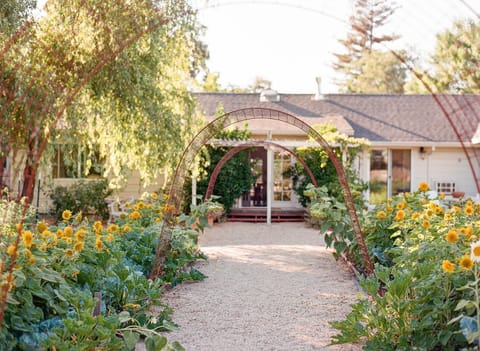 Napa Farmhouse Inn Bed and Breakfast in Napa Valley