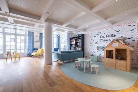 Day, Summer, Children play ground, Seating area