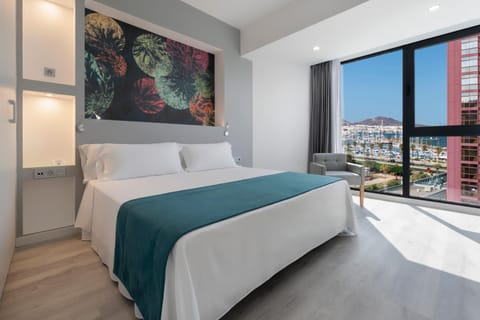 Photo of the whole room, Bedroom, Sea view