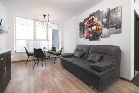 Kitchen or kitchenette, Living room, Seating area, Dining area