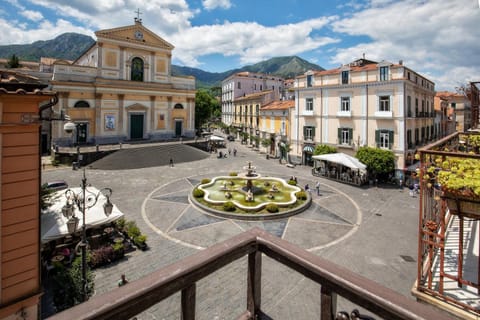 Nearby landmark, Balcony/Terrace, City view, Landmark view