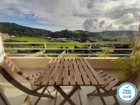 View (from property/room), Balcony/Terrace, City view, Garden view, Mountain view