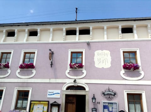 Property building, Day