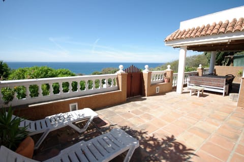 View (from property/room), Balcony/Terrace, Sea view, sunbed