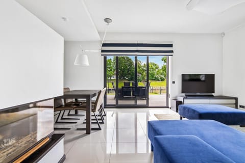 TV and multimedia, View (from property/room), View (from property/room), Balcony/Terrace, Balcony/Terrace, Kitchen or kitchenette, Living room, Garden view, Garden view, River view, River view, Inner courtyard view
