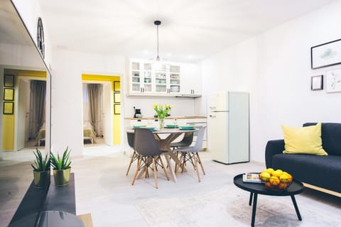 Kitchen or kitchenette, Living room, Seating area