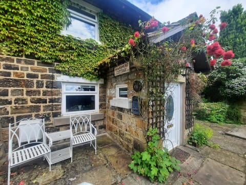 Hawkshead Cottage House in Glossop