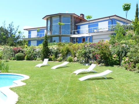 Property building, Day, Swimming pool