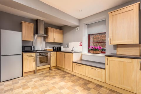 Kitchen or kitchenette, oven, pet friendly, stove