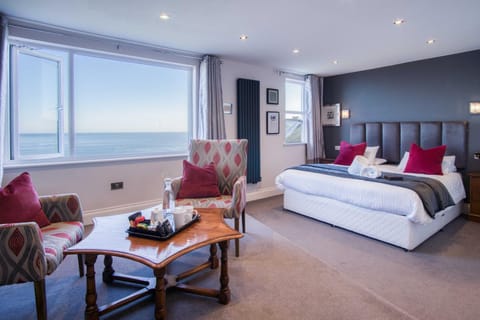 Bed, Natural landscape, Coffee/tea facilities, Living room, Photo of the whole room, Seating area, Beach, Bedroom, Sea view