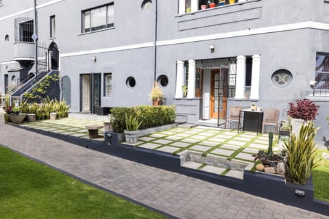 Property building, Spring, Day, Garden, Balcony/Terrace, Garden view