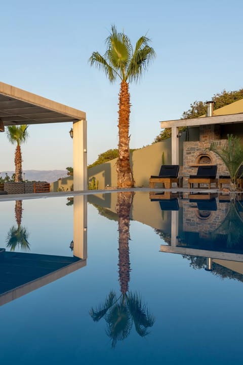 Day, Natural landscape, Pool view, Swimming pool, sunbed