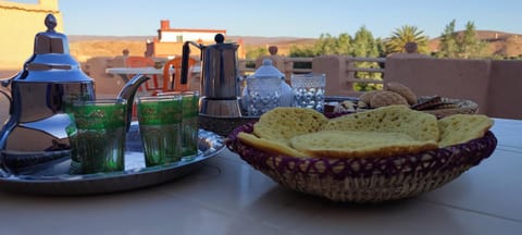 Property building, Day, Natural landscape, Food and drinks, Dining area, Food, Breakfast, Breakfast, Continental breakfast, Continental breakfast, Buffet breakfast, Lunch, Dinner, Drinks