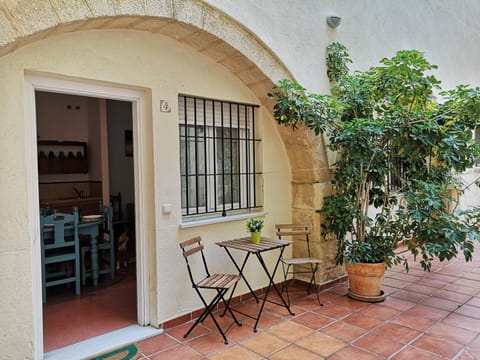 Patio, Facade/entrance