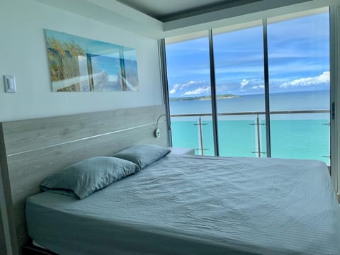 Bed, Natural landscape, Photo of the whole room, Bedroom, Mountain view, Sea view