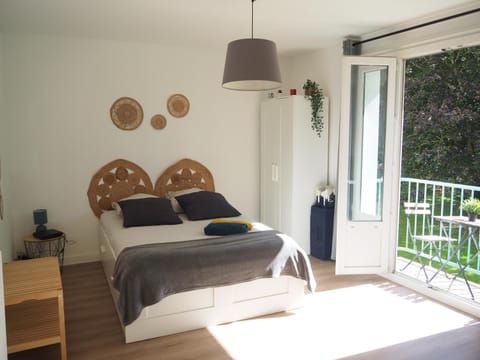 Bed, Balcony/Terrace, Photo of the whole room, Bedroom