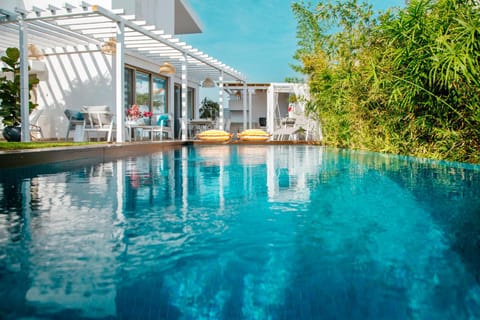 Property building, Swimming pool, Swimming pool