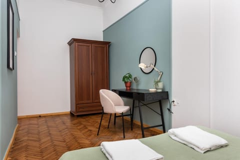 Bed, Bedroom, towels, wardrobe