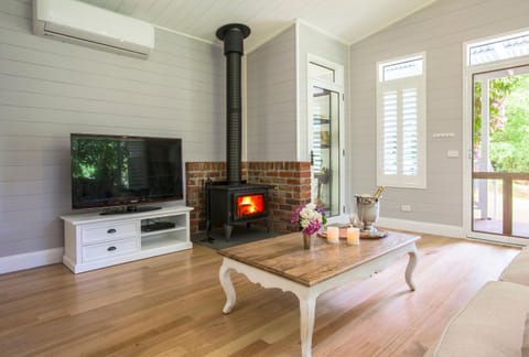 TV and multimedia, Living room, fireplace