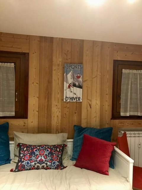 Living room, Decorative detail, Seating area