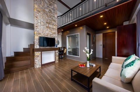 Communal lounge/ TV room, TV and multimedia, Living room, Seating area, Evening entertainment