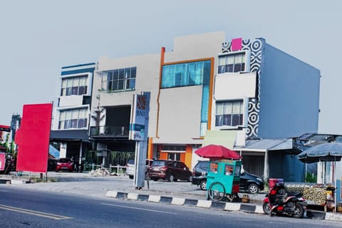 Facade/entrance