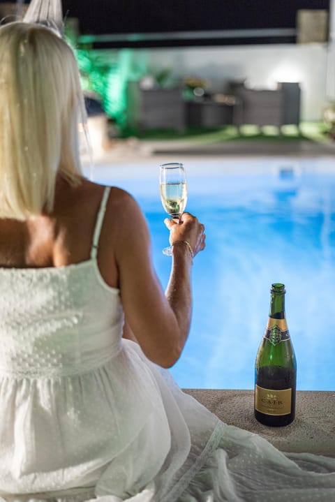 Swimming pool, Swimming pool