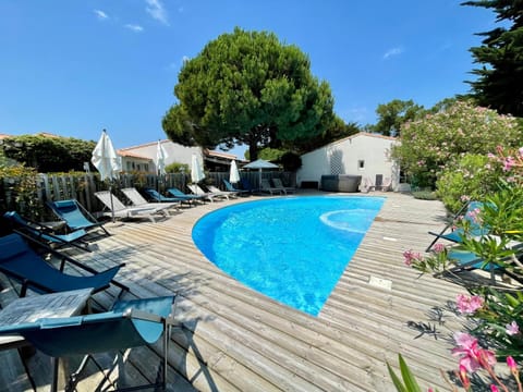 Property building, Garden view, Swimming pool