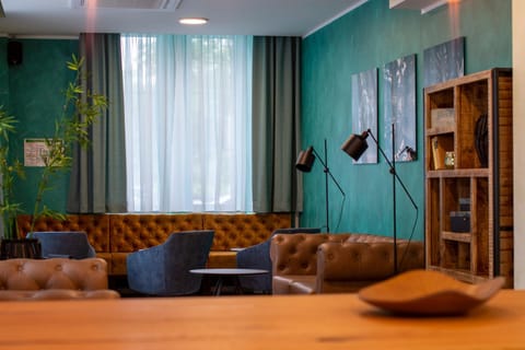 Communal lounge/ TV room, Lobby or reception